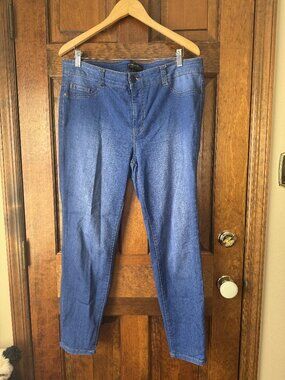 #1 Forever 21+ Medium Wash Denim Skinny Jeans Size 16